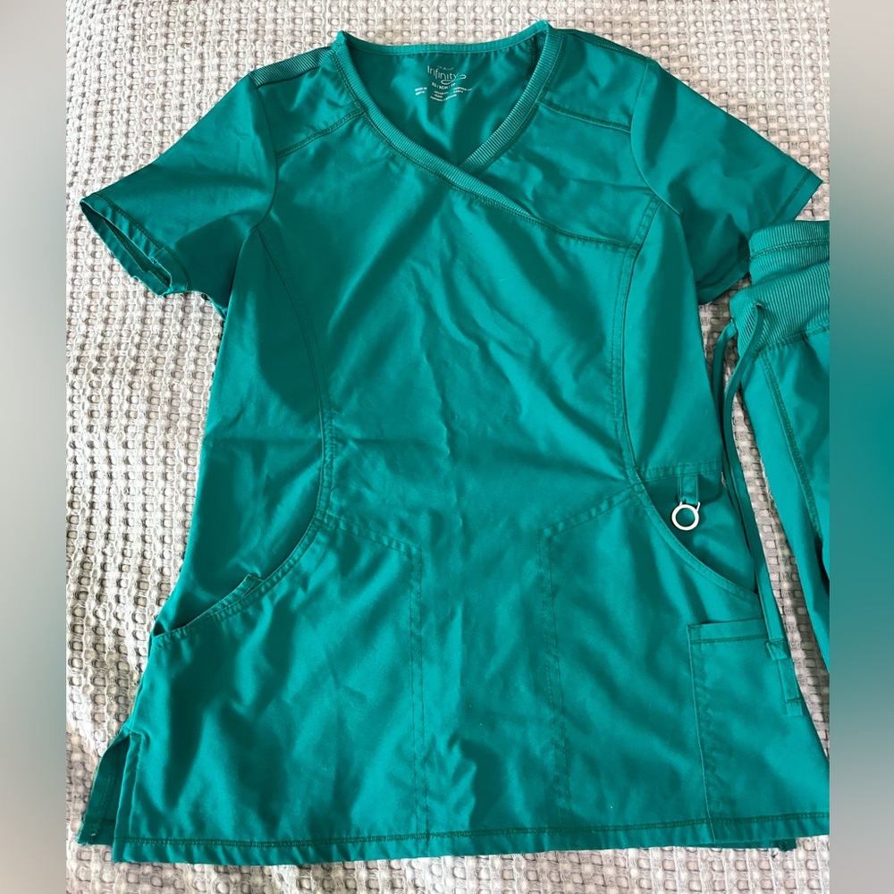 Cherokee Infinity Scrub set